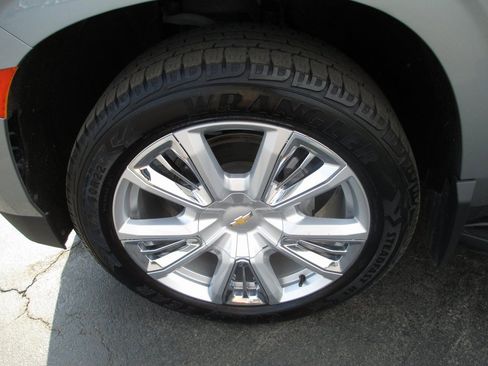 Certified 2023 Chevrolet Suburban High Country image 12