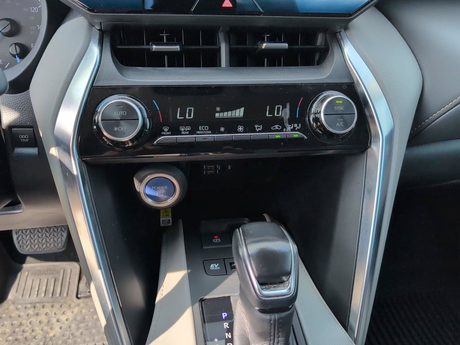 Used 2021 Toyota Venza LE AWD/4WD image 24