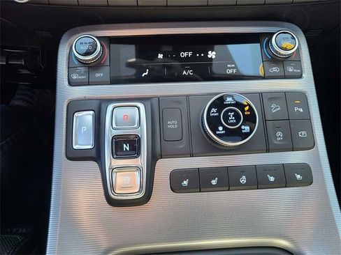 Used 2023 Hyundai Palisade Calligraphy image 32