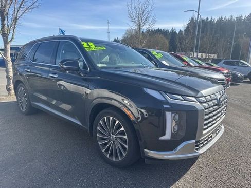 Used 2023 Hyundai Palisade Calligraphy image 2