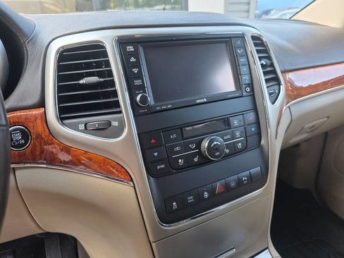 Used 2011 Jeep Grand Cherokee Overland AWD/4WD image 11