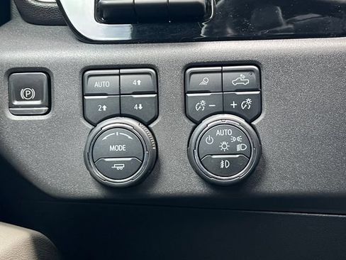Used 2023 Chevrolet Silverado 1500 ZR2 w/ Technology Package AWD/4WD image 24