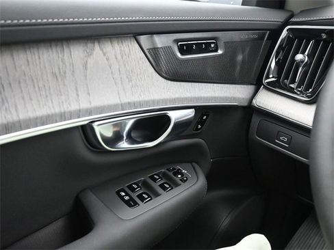 New 2026 Volvo XC90 B6 Ultra w/ Protection Package Premier image 33