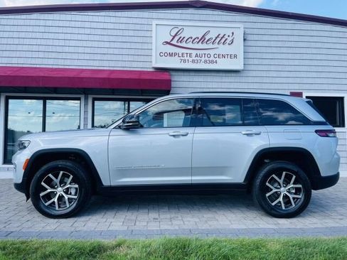 Used 2025 Jeep Grand Cherokee Limited w/ Luxury Tech Group II AWD/4WD image 2