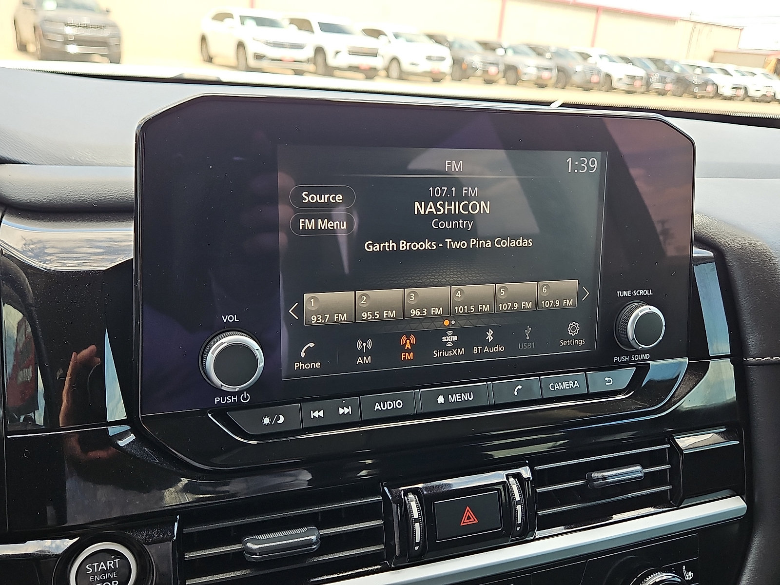 Used 2024 Nissan Pathfinder SV FWD image 15