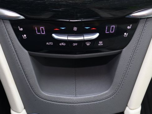 Used 2021 Cadillac XT6 Premium Luxury image 34