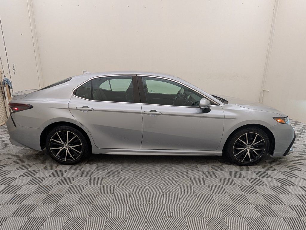 Used 2024 Toyota Camry SE FWD image 2