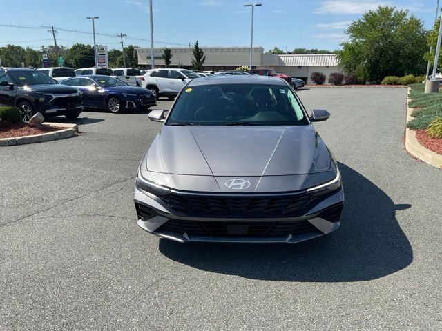 Used 2025 Hyundai Elantra SEL FWD image 2