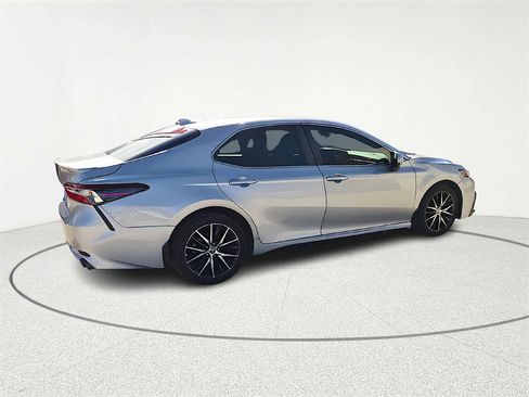 Used 2022 Toyota Camry SE image 7
