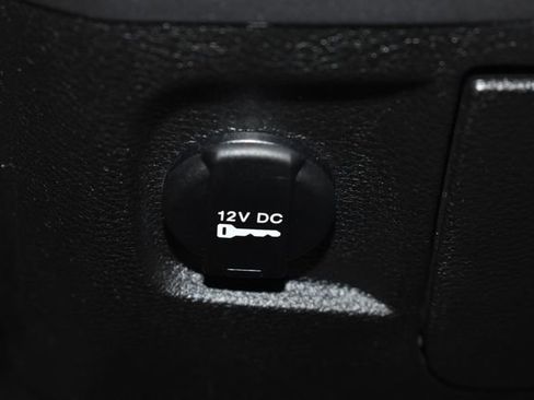 Used 2022 RAM 1500 Classic SLT image 24