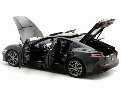 Used 2025 Porsche Panamera 4 image 29