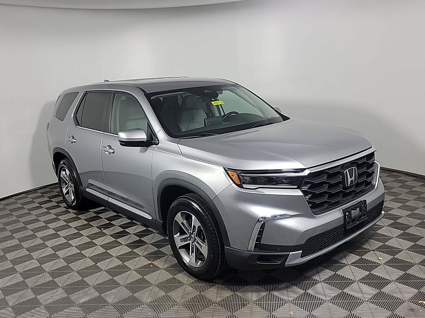 Certified 2025 Honda Pilot EX-L image 2