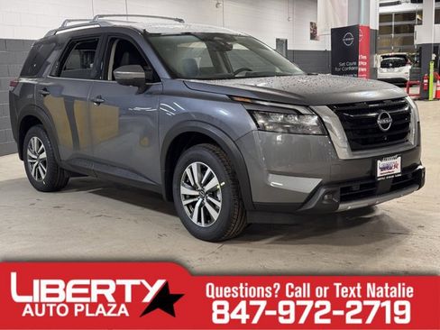 New 2025 Nissan Pathfinder SL image 1