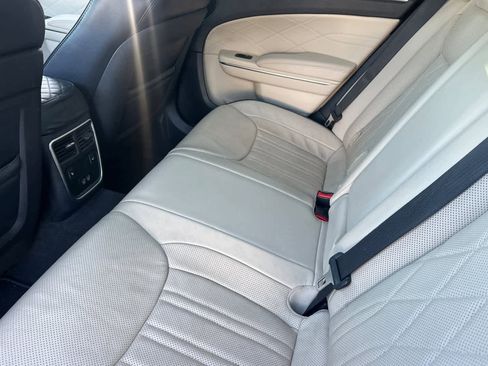 Used 2016 Chrysler 300 C Platinum w/ Safetytec Plus Group image 5