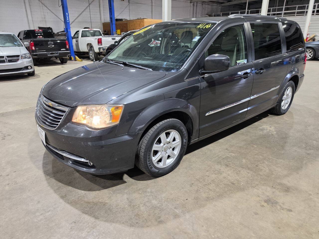 Used 2011 Chrysler Town & Country Touring FWD image 1