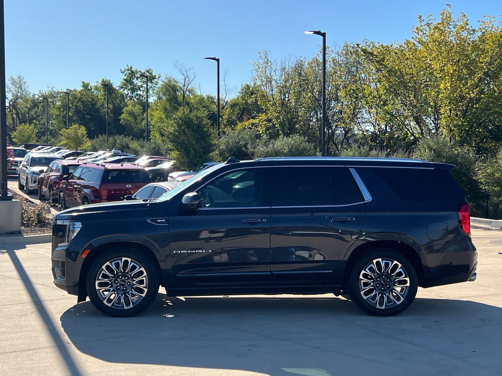 Used 2023 GMC Yukon Denali Ultimate AWD/4WD image 6