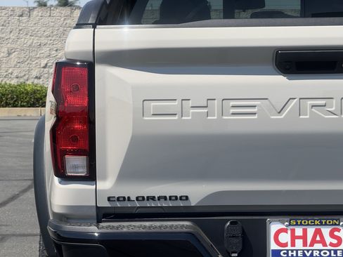 New 2026 Chevrolet Colorado Trail Boss w/ Midnight Edition AWD/4WD image 7