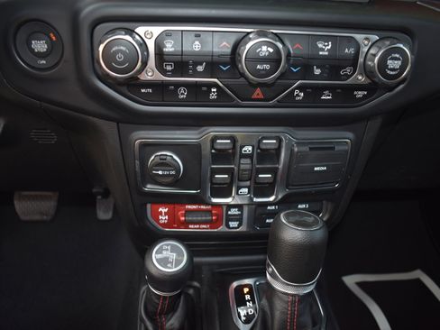 Used 2022 Jeep Wrangler Unlimited Rubicon w/ LED Lighting Group image 22