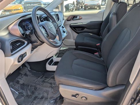Used 2023 Chrysler Voyager LX FWD image 16