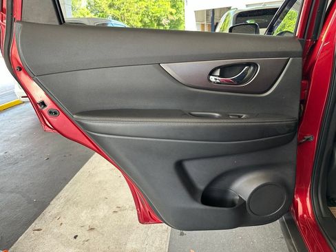 Used 2016 Nissan Rogue SV w/ SV Premium Package FWD image 29