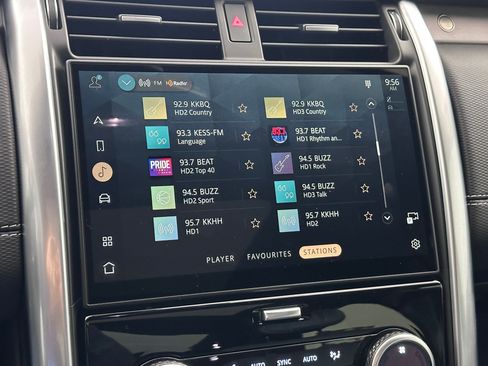 Used 2024 Land Rover Discovery Dynamic SE image 24