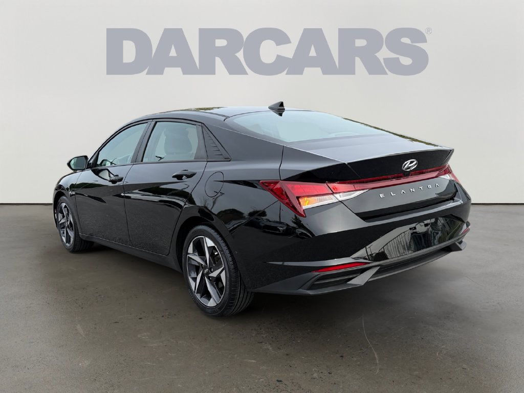 Used 2023 Hyundai Elantra SEL w/ Convenience Package FWD image 4