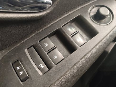 Used 2020 Chevrolet Trax LT w/ LT Convenience Package FWD image 27