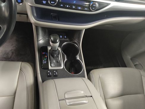 Used 2016 Toyota Highlander XLE AWD/4WD image 26