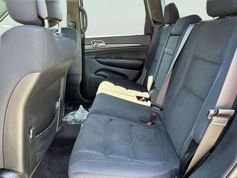 Used 2017 Jeep Grand Cherokee Laredo w/ Quick Order Package 23E AWD/4WD image 11
