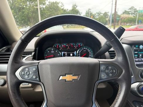 Used 2019 Chevrolet Suburban LT RWD image 11