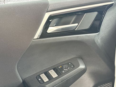 Used 2023 Mitsubishi Outlander ES FWD image 16
