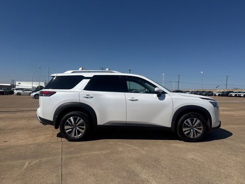 Certified 2025 Nissan Pathfinder SL image 29
