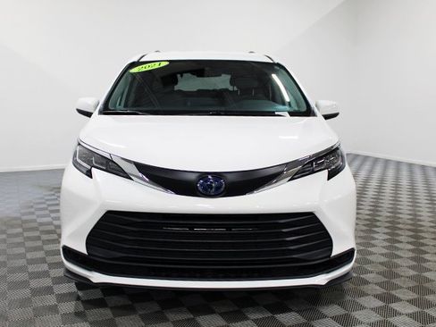 Certified 2021 Toyota Sienna LE image 9