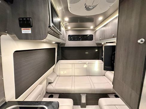 Used 2019 Mercedes-Benz Sprinter 2500 image 30