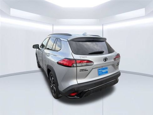 Used 2023 Toyota Corolla Cross AWD Hybrid w/ Convenience Package image 8