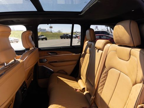 Used 2022 Jeep Grand Cherokee Summit AWD/4WD image 19