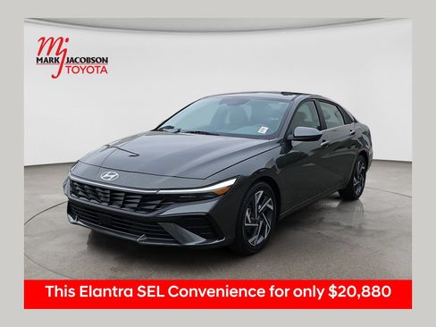 Used 2025 Hyundai Elantra SEL w/ Cargo Package FWD image 1