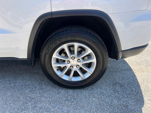 Used 2021 Jeep Grand Cherokee Laredo X image 22