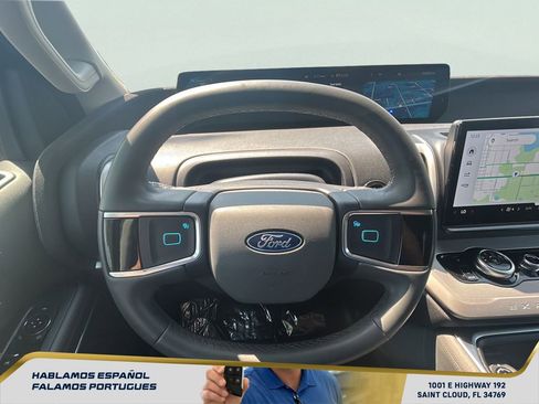 Used 2025 Ford Expedition Active image 18