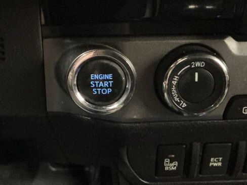 Used 2018 Toyota Tacoma TRD Off-Road image 41