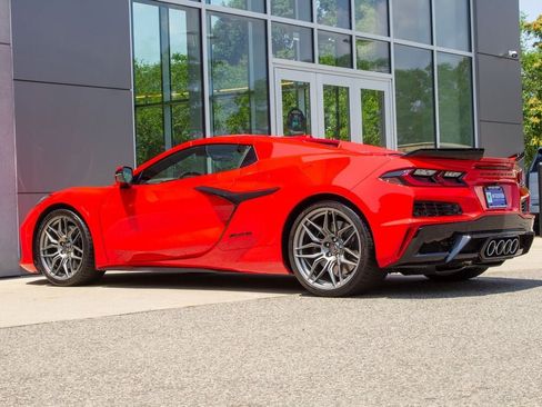 Used 2025 Chevrolet Corvette Z06 RWD image 8