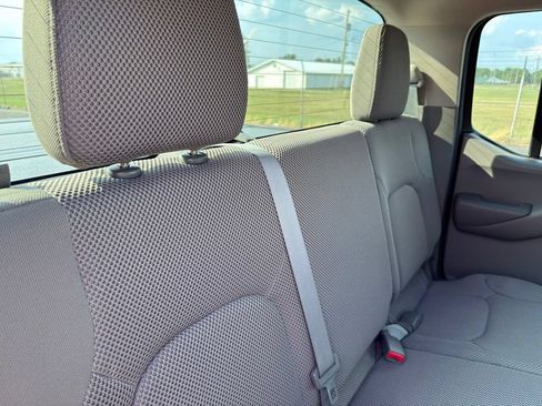 Used 2013 Nissan Frontier SV w/ SV Value Truck Pkg AWD/4WD image 30