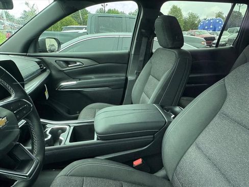 Used 2026 Chevrolet Traverse LT FWD image 9