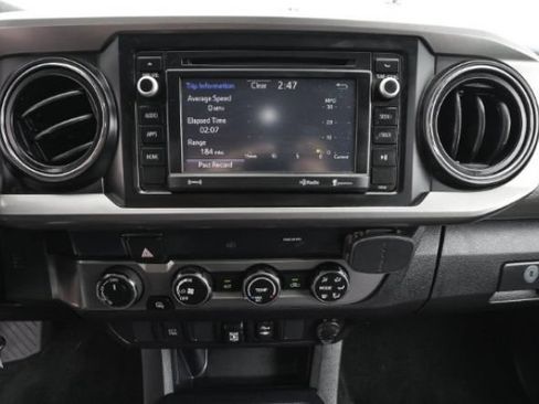 Used 2019 Toyota Tacoma SR5 AWD/4WD image 2