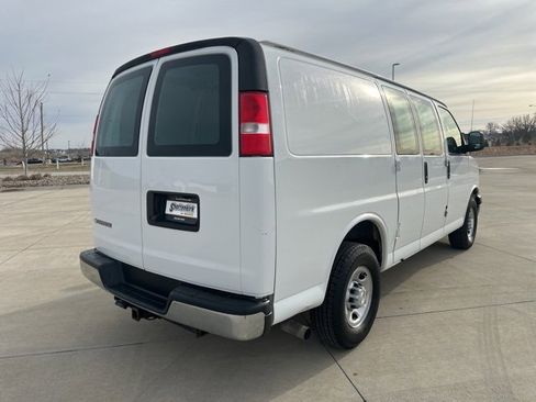 Used 2018 Chevrolet Express 2500 w/ Driver Convenience Package image 3