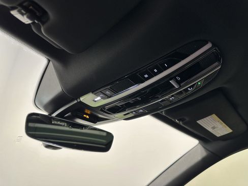 Used 2022 Porsche Cayenne Platinum Edition image 31