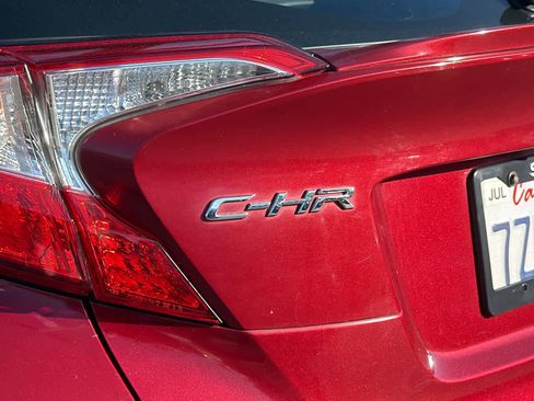 Used 2018 Toyota C-HR XLE FWD image 28