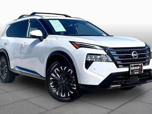 Certified 2025 Nissan Rogue Platinum AWD/4WD image 3