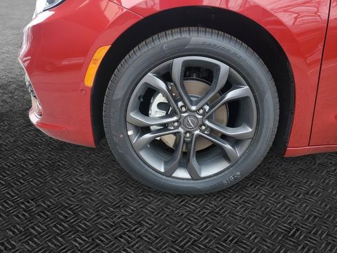 New 2026 Chrysler Pacifica Select image 11