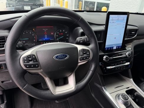 Used 2024 Ford Explorer Limited w/ Limited Technology Package AWD/4WD image 12